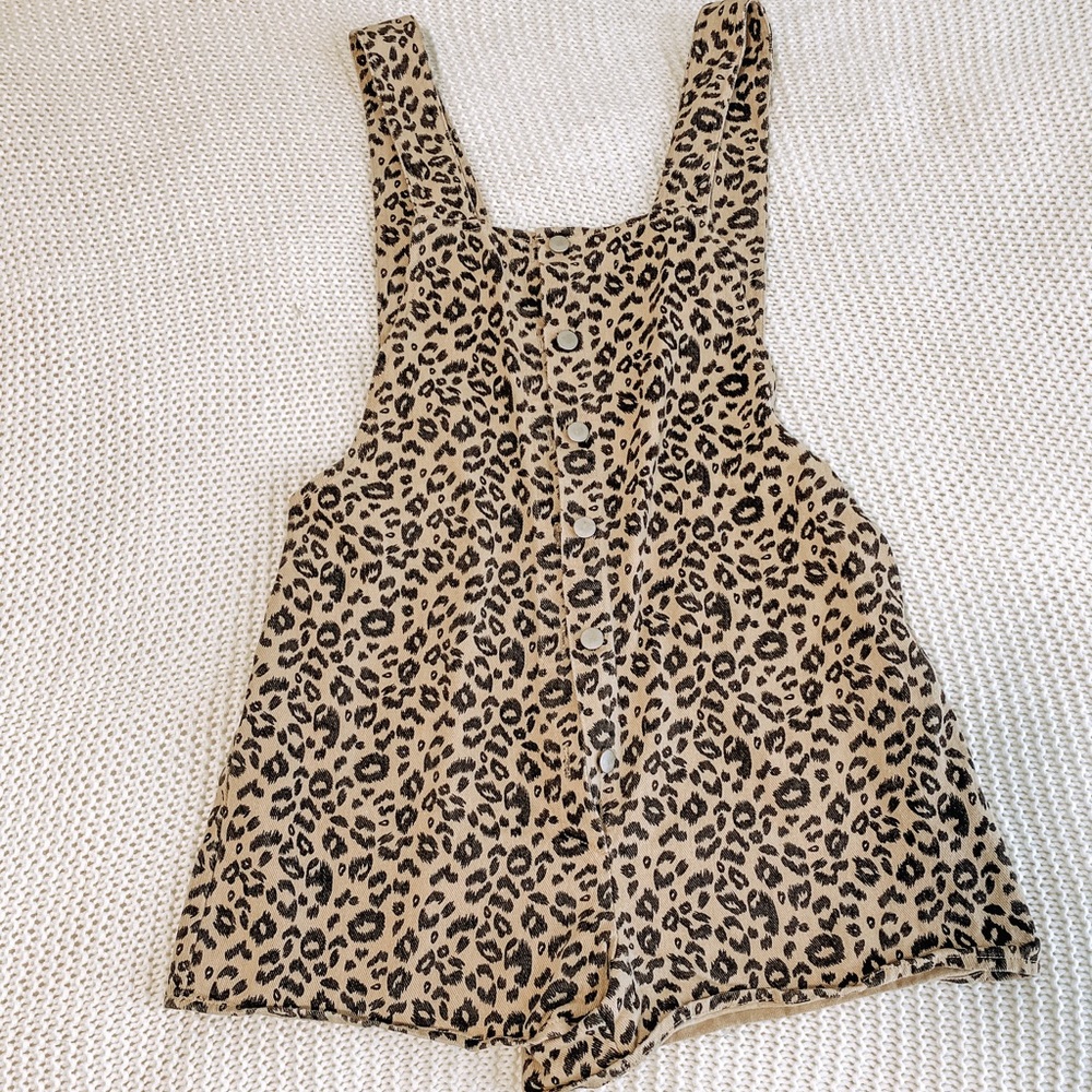 Leopard print overall short romper